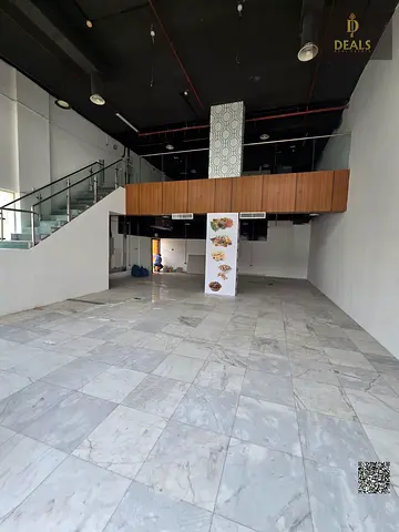معرض للإيجار على شارع رئيسي في الجرف الصناعية 1 | 2,500 قدم² | 160,000 درهم