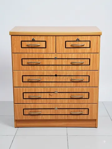 Light wood 6-drawer chest / dresser in good condition
