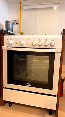 Indesit freestanding gas cooker with oven - good condition