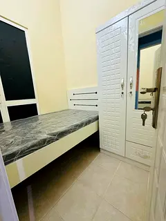 Dubai discovery Gardan street 10  partition available for couple