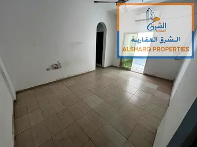 ليواره شارع الميناء قريب من كورنيش عجمان، والأسواق، والمطاعم، وجميع الخدمات.