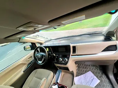 Urgent sale 2017 Toyota Sienna