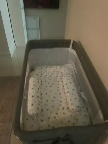 Portable bassinet / baby sleeper in good condition