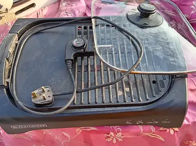 Black & Decker Electric Grill / Hot Plate with Glass Lid - Used