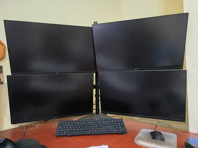 4 LG 27 inch monitors