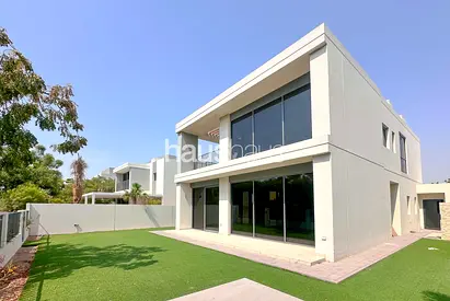 Modern | 4BR + Maids | Greenbelt Backing