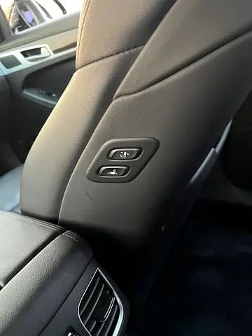 صورة 10 لـ 2017 Genesis G80