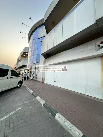 SHOWROOM FOR RENT | Fully Fitted and ready to occupy! RAS AL KHOR INDUSTRIAL AREA 2