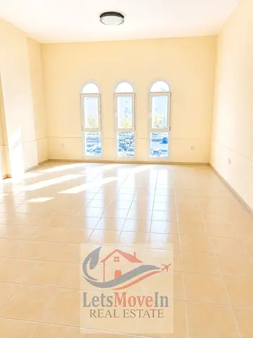 Chance To Get Parkings!!2bhk for rent in Cbd Building.....