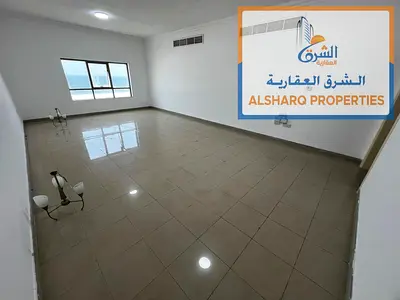 شقة 3 غرف وصالة بإطلالة بحرية مباشرة للإيجار في كورنيش عجمان تشطيب فاخر ومساحات واسعة