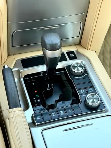 صورة 15 لـ 2017 Toyota LAND CRUISER