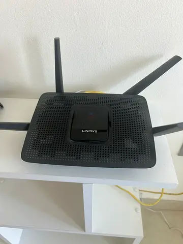 Linksys Dual-Band Wireless Router (4 Antennas) - Good Working Condition