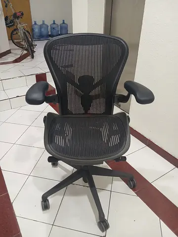 Selling Herman Miller Aeron Remastered Chair type B Fully Loaded excellent condition