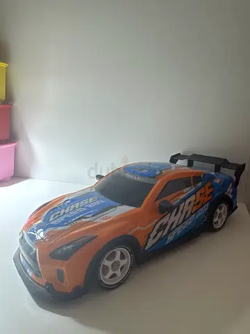 Nissan gtr r35 drift rc car (comes with charger and battery)