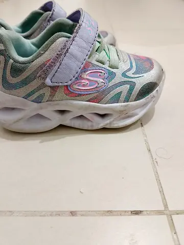 Skechers kids light-up sneakers, size small,