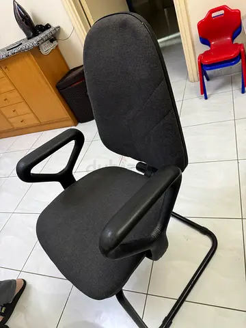 Black ergonomic office meeting chair - cantilever base, good condition