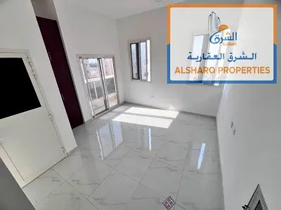 استديو بالعالية، ثاني ساكن، مطبخ منفصل وخزائن وتكييف مركزي وصيانة مجانية بموقع مميز.