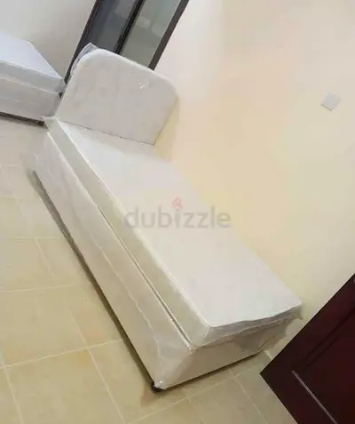 Single daybed / chaise lounge in white — good condition