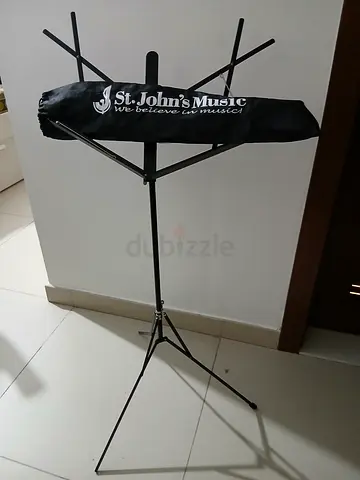 Adjustable sheet music stand with carry bag