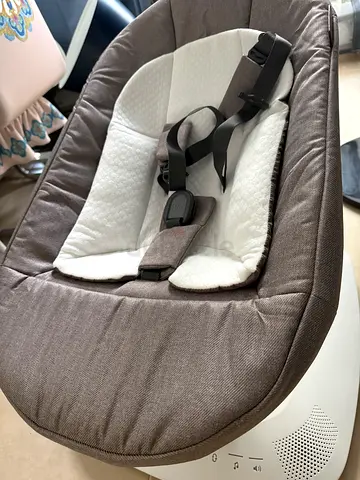 4moms mamaRoo Baby Swing – New（a gift from friend)