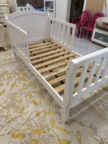 White Wooden Baby bed (Convertible/Toddler Bed Frame) - Good Condition