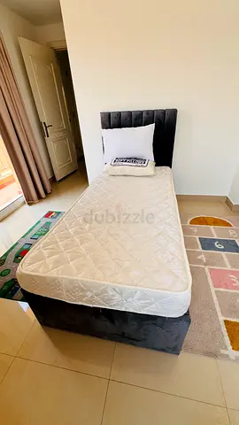 Single bed with mattress and headboard - Excellent condition