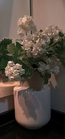 Flower vase