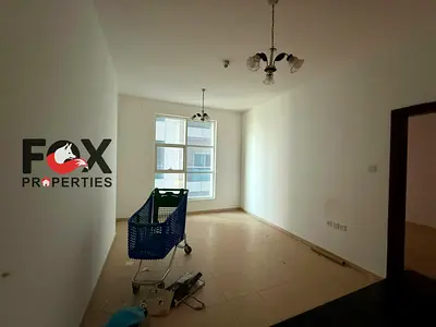 وصالة للإيجار السنوي في عجمان، أبراج سيتي تاور مقابل جراند مول وبجوار السفير مول، حمامان، بلكونة، باركينج، 28,000 درهم، 4 دفعات.
