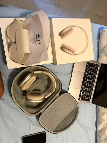 Brand new 2 hour used Apple Airpod max starlight colour.