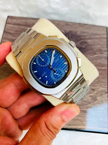 The selected watch is a Patek Philippe Nautilus Travel Time Chronograph (resembling Re featuring a s