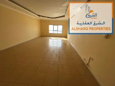 Very spacious - Balcony with direct sea view - Built-in wardrobes - Separate living room - Master b