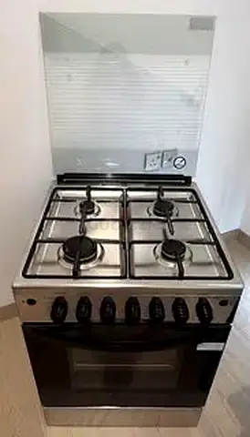 Frigidaire 60cm Freestanding Gas Cooker – 4 Burners + Gas Oven – Excellent Condition