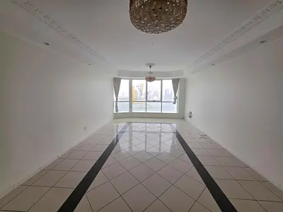 🏡 للبيع شقة مميزة بإطلالة كاملة على بحيرة خالد – الشارقة