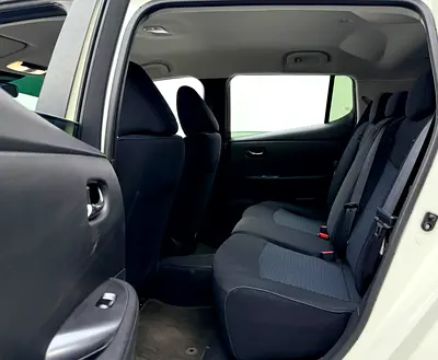 2019 Nissan LEAF 照片 17