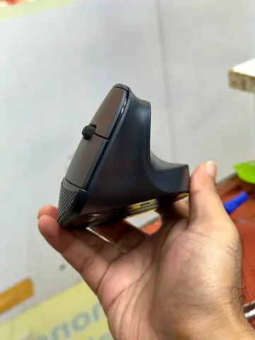 UGREEN Ergonomic Vertical Wireless Mouse - Like New