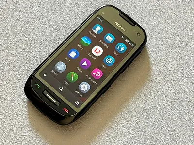Nokia C7