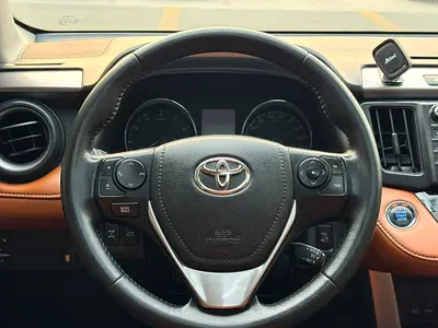 2018 Toyota RAV 4 — фото 16