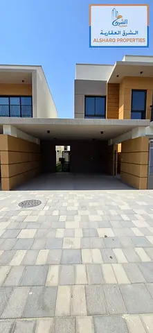 5 bedrooms, maid's room, 2 parking spaces, swimming pool, men's and women's gyms, children's play area, football field, basketball court