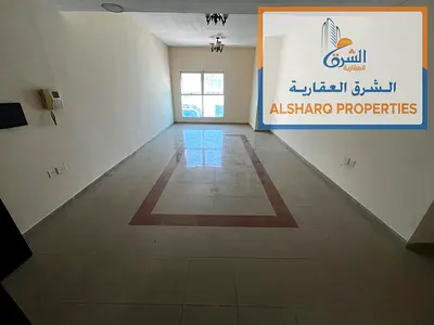 في الراشدية 3، بالقرب من كورنيش عجمان. شقة 3 غرف وصالة بمساحة واسعة وتشطيبات راقية، تضم 3 حمامات، ب