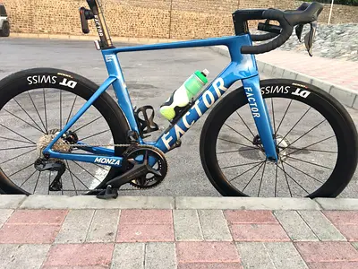 Factor Monza road bike - carbon frame, DT Swiss wheels