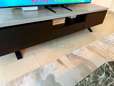 Home centre Modern low-profile TV entertainment unit with stone top