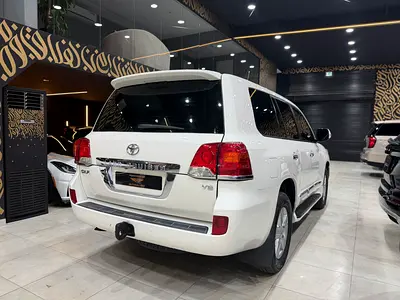 صورة 6 لـ 2015 Toyota LAND CRUISER