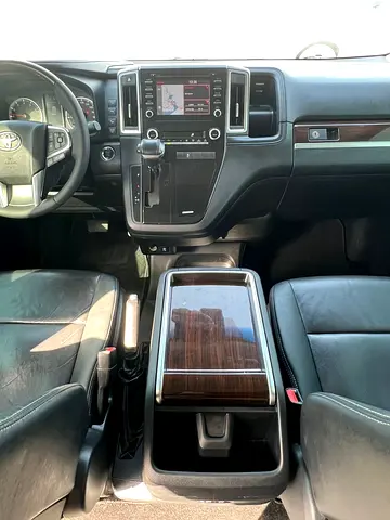 صورة 11 لـ 2021 Toyota GRANVIA