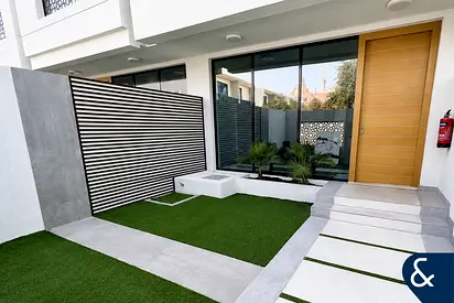 Park Facing | Upgraded | Modern Interior