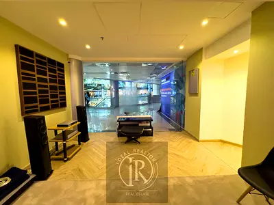 Ready to Move in | Vacant Retail Inside The Building |