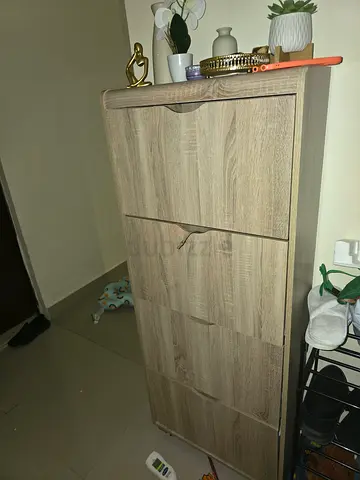 Wood-effect 4-drawer Chest / Dresser in Good Condition