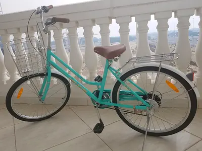 Upten Lightweight Mint Green City Bike with Basket and Rear Rack - Excellent Condition