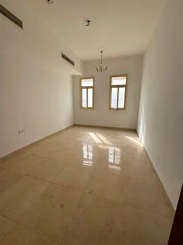 سعر مميز للسكن | 28,000 درهم | غرفة وصالة للإيجار السنوي | العالية – عجمان.