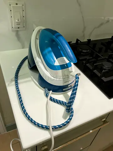 Philips perfect care compact essential steam generator iron
