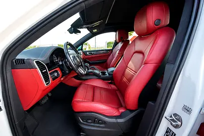 صورة 10 لـ 2023 Porsche CAYENNE